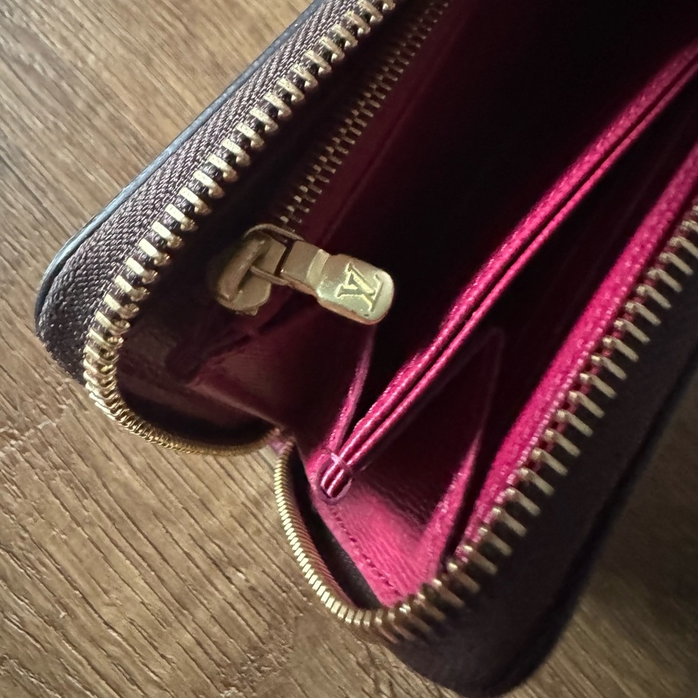 LOUIS VUITTON-AUTHENTIC (Preowned) Signature Coated Canvas Wallet - Picture 16 of 17